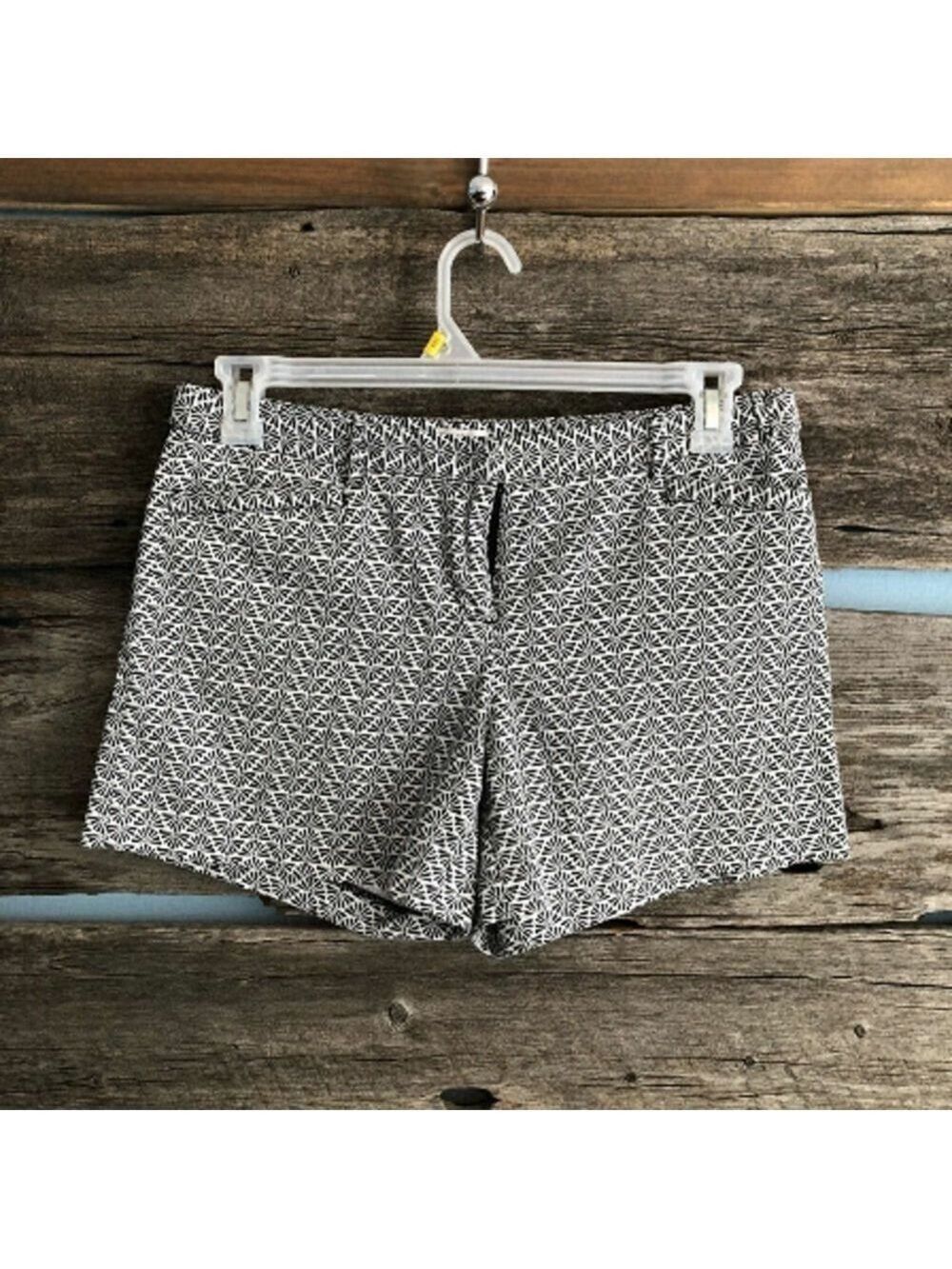 𝅺laundry by Shelli Segal shorts size 8